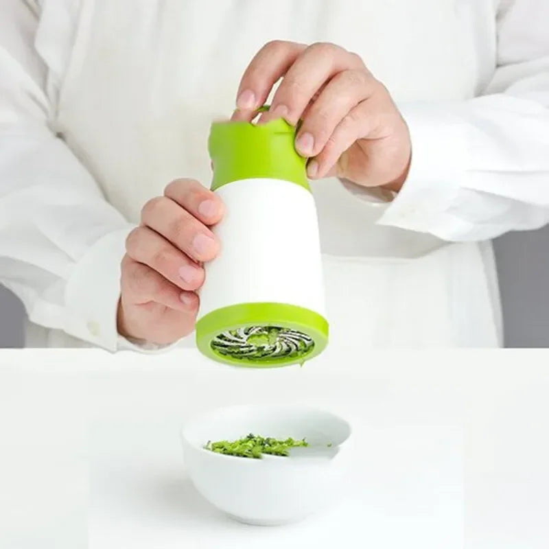 1pc Manual Herb Grinder Spice Mill Parsley Shredder Vegetable Cutter Coriander Mincer Chili and Kitchen Tool Gadget